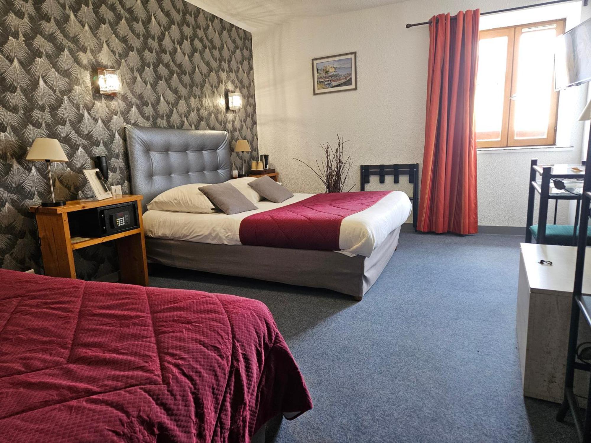 Le Val D'Amby Hotel Hieres-Sur-Amby Exterior photo